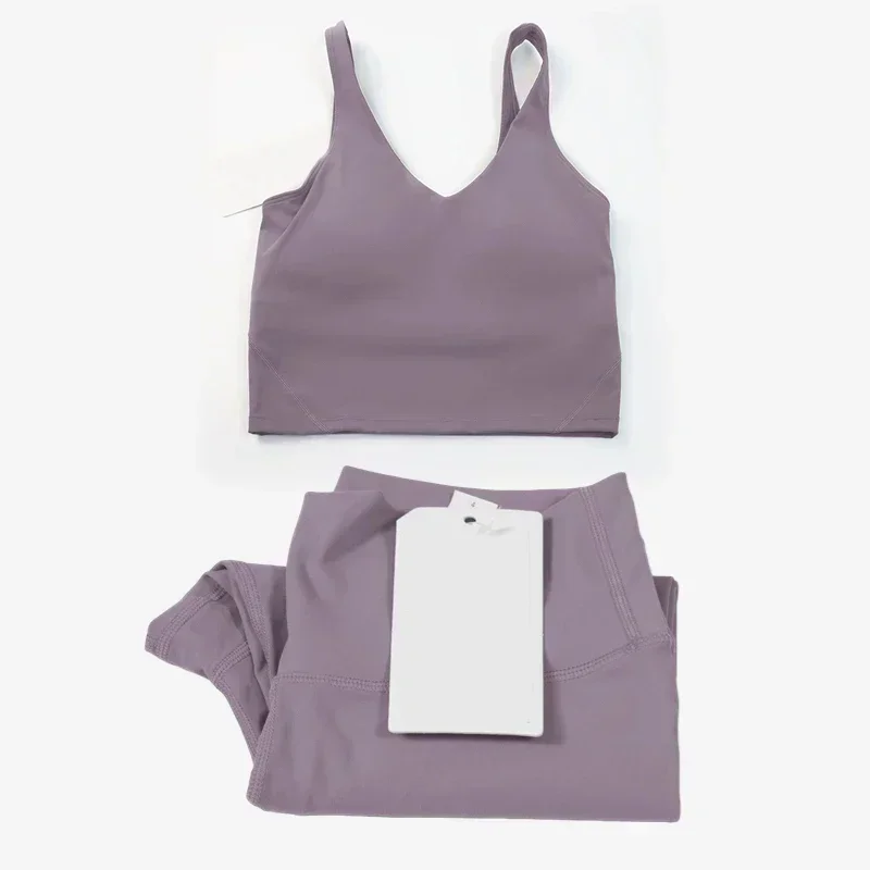 Yoga Fitness Outfit - Classic women's 2-piece yoga outfit: U-shaped